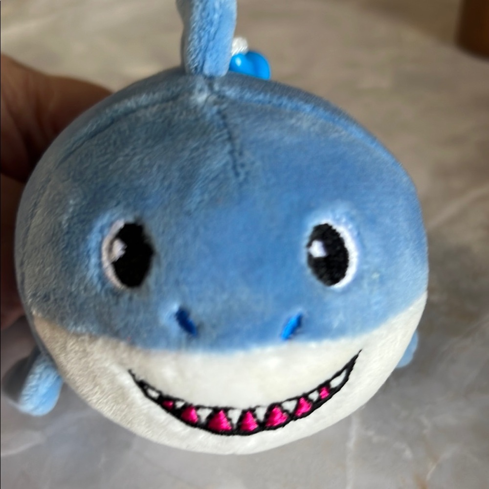 Smoochy Pals Blue & White Shark Plush Toy + Backpack Clip - 5” from tip to tail
